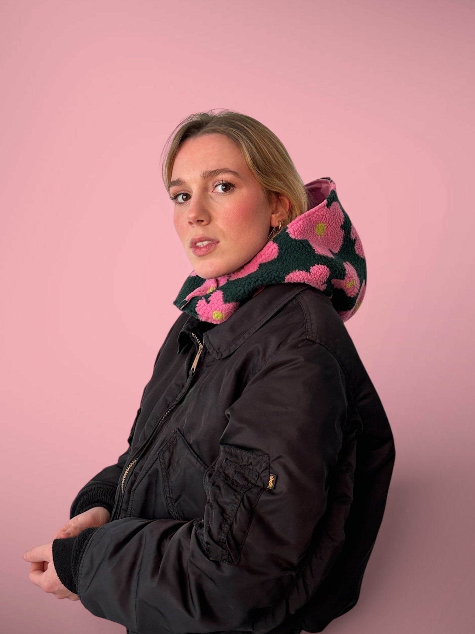 Capuche fleurie rose/rose