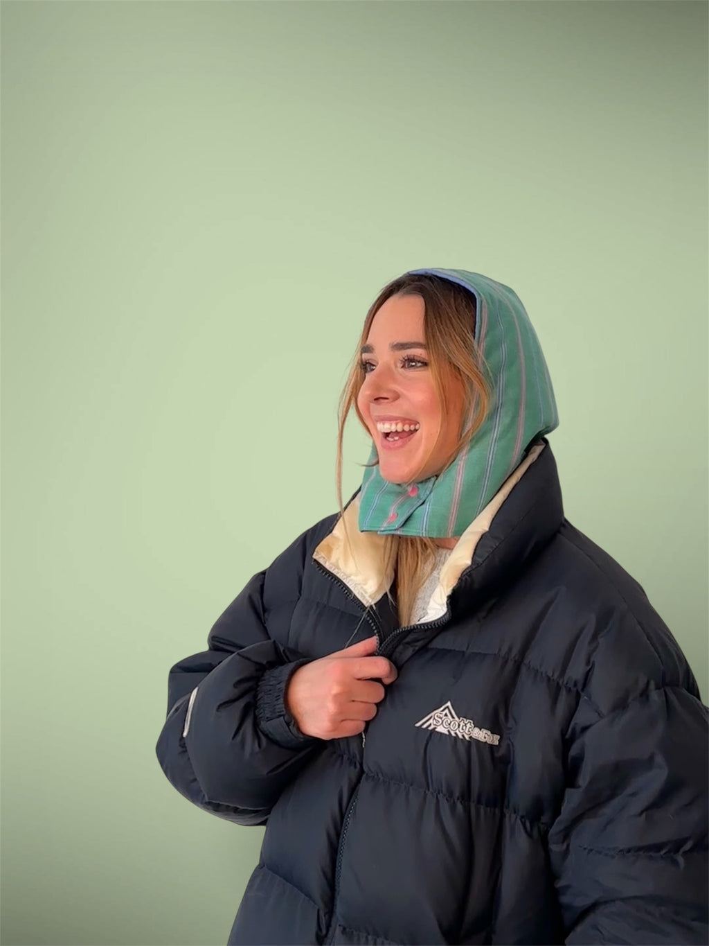 capuche matelassé bleu ciel/ ligné vert