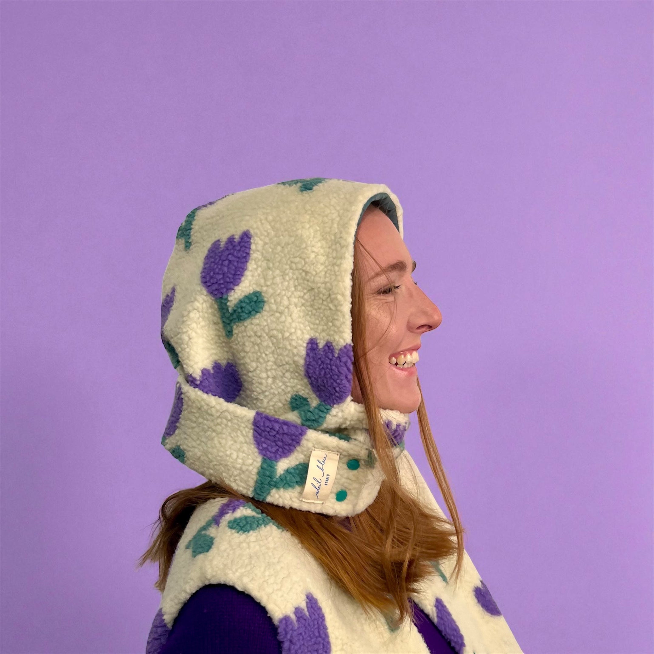 Capuche fleurie mauve