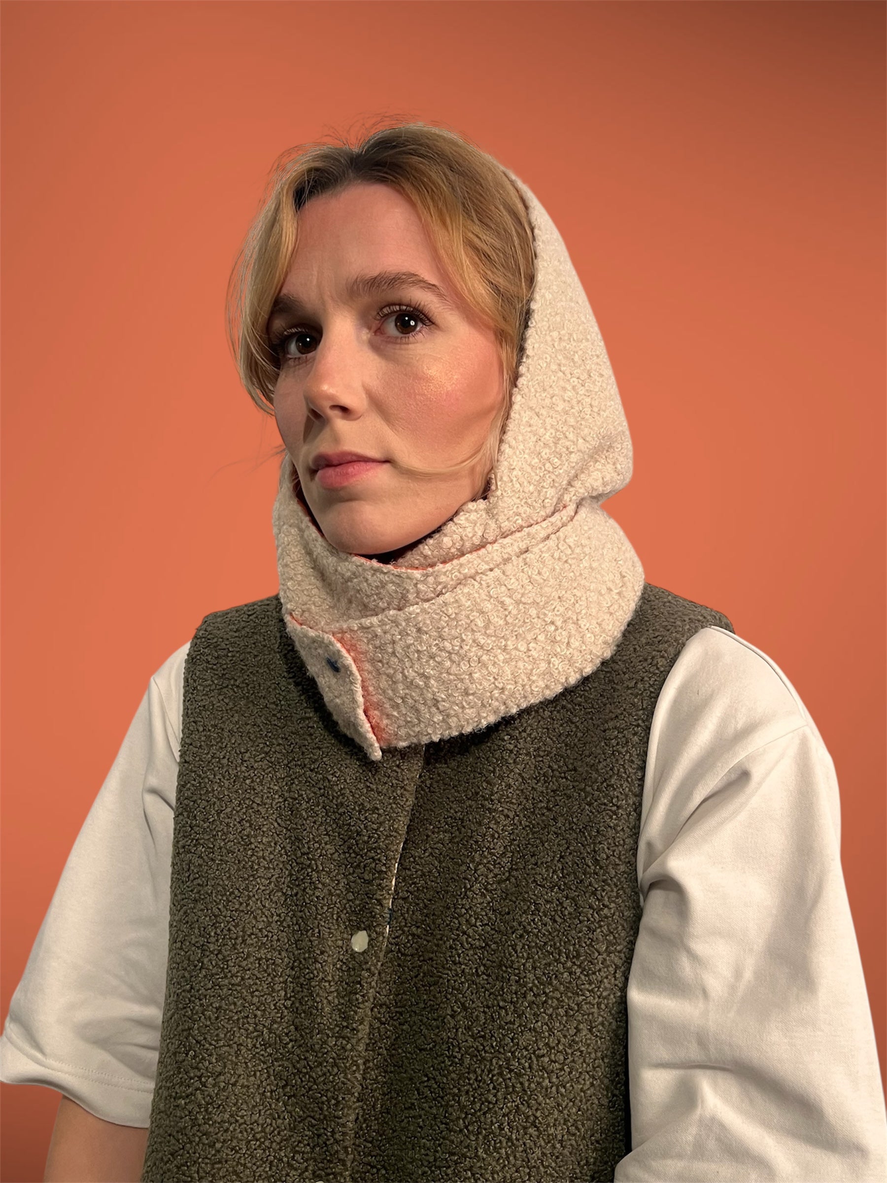 capuche moumoute écrue/orange