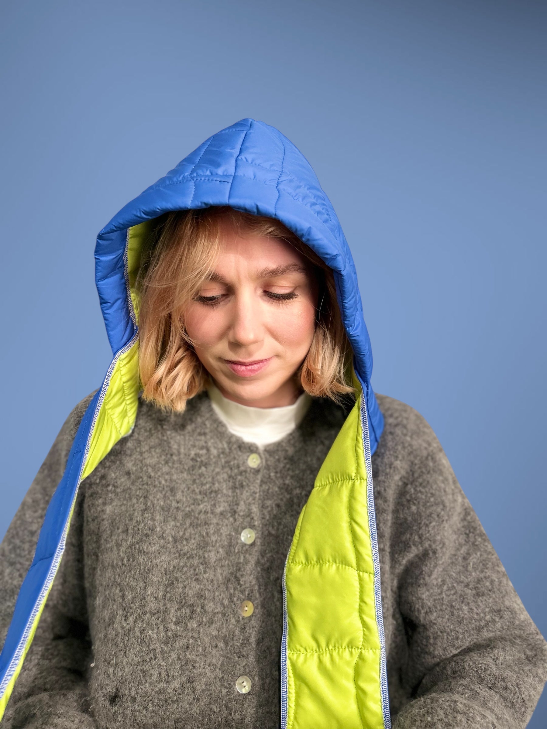 capuche matelassé bleue roi