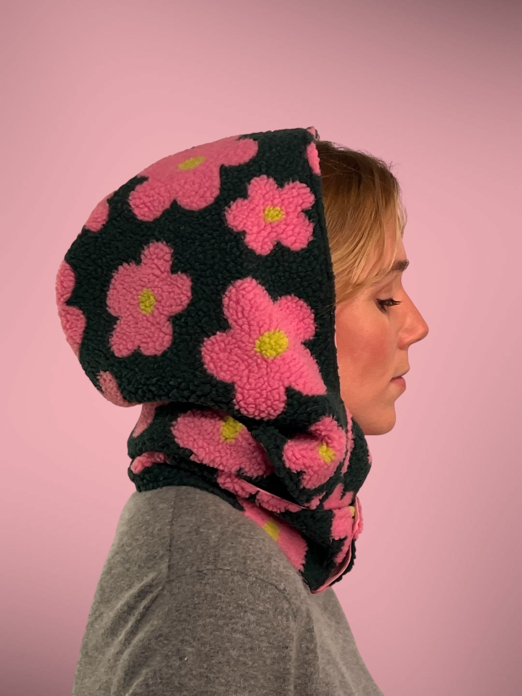 capuche fleurie rose