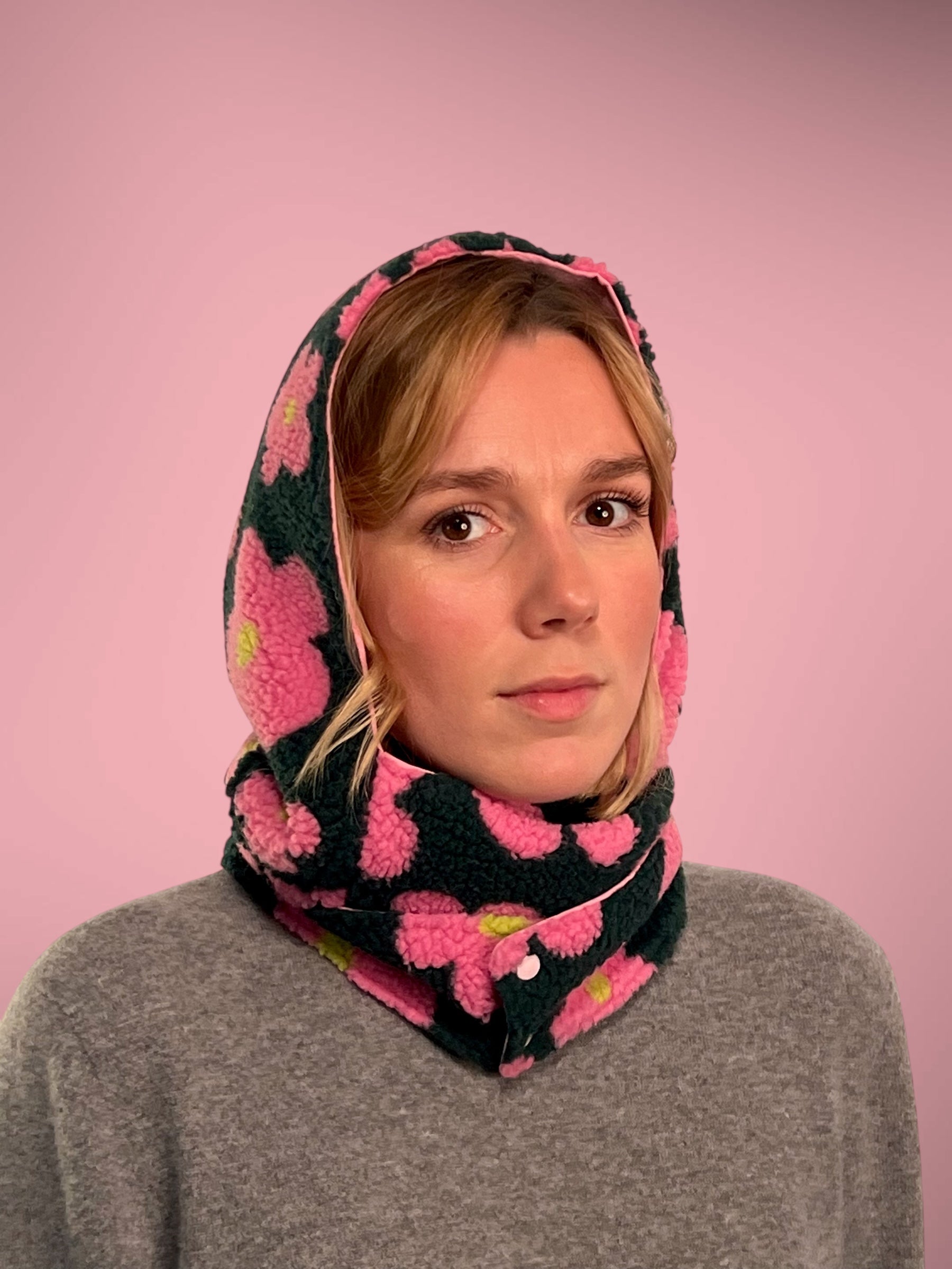 capuche fleurie rose