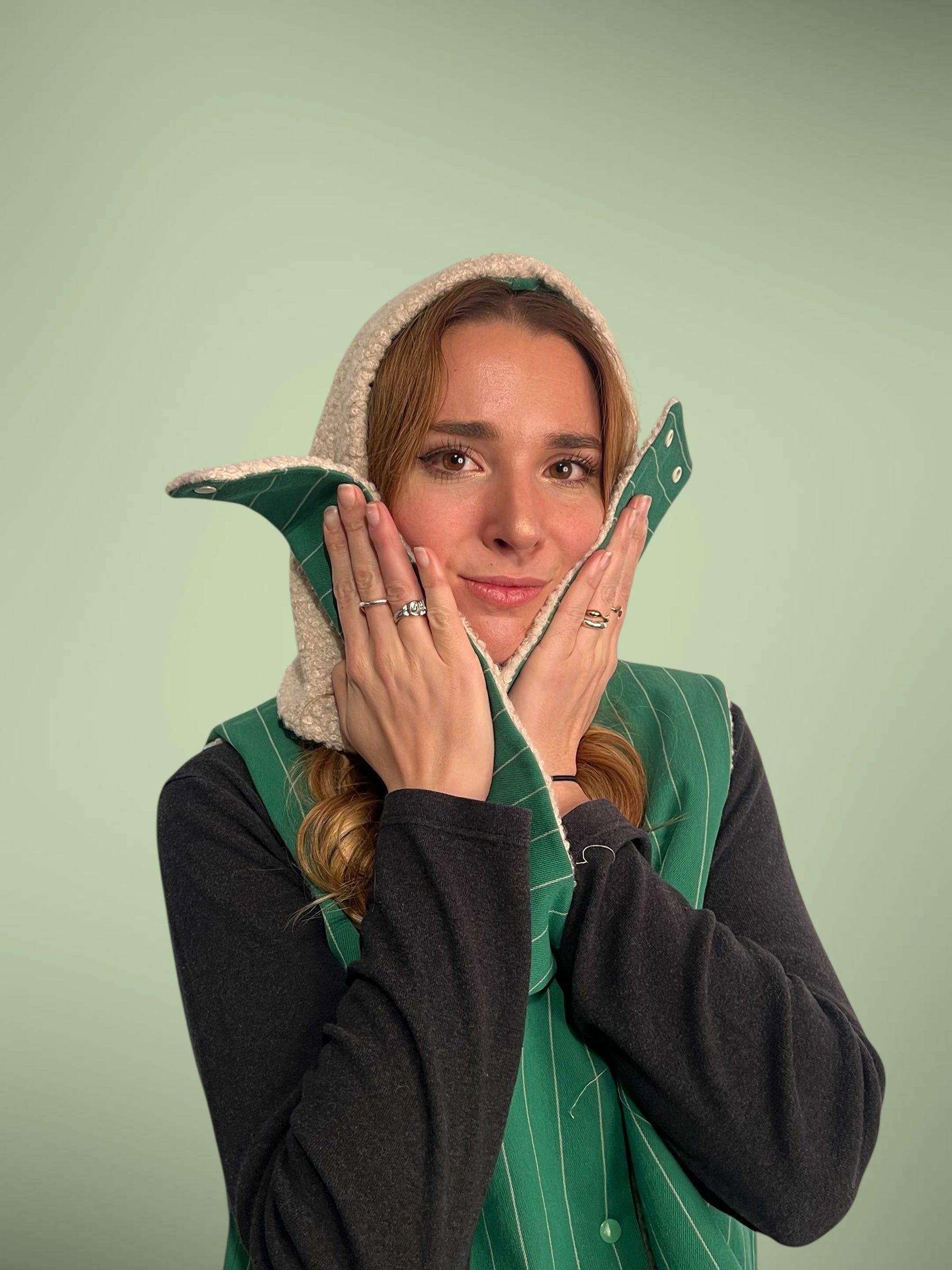 Capuche mouton blanc et rayure verte