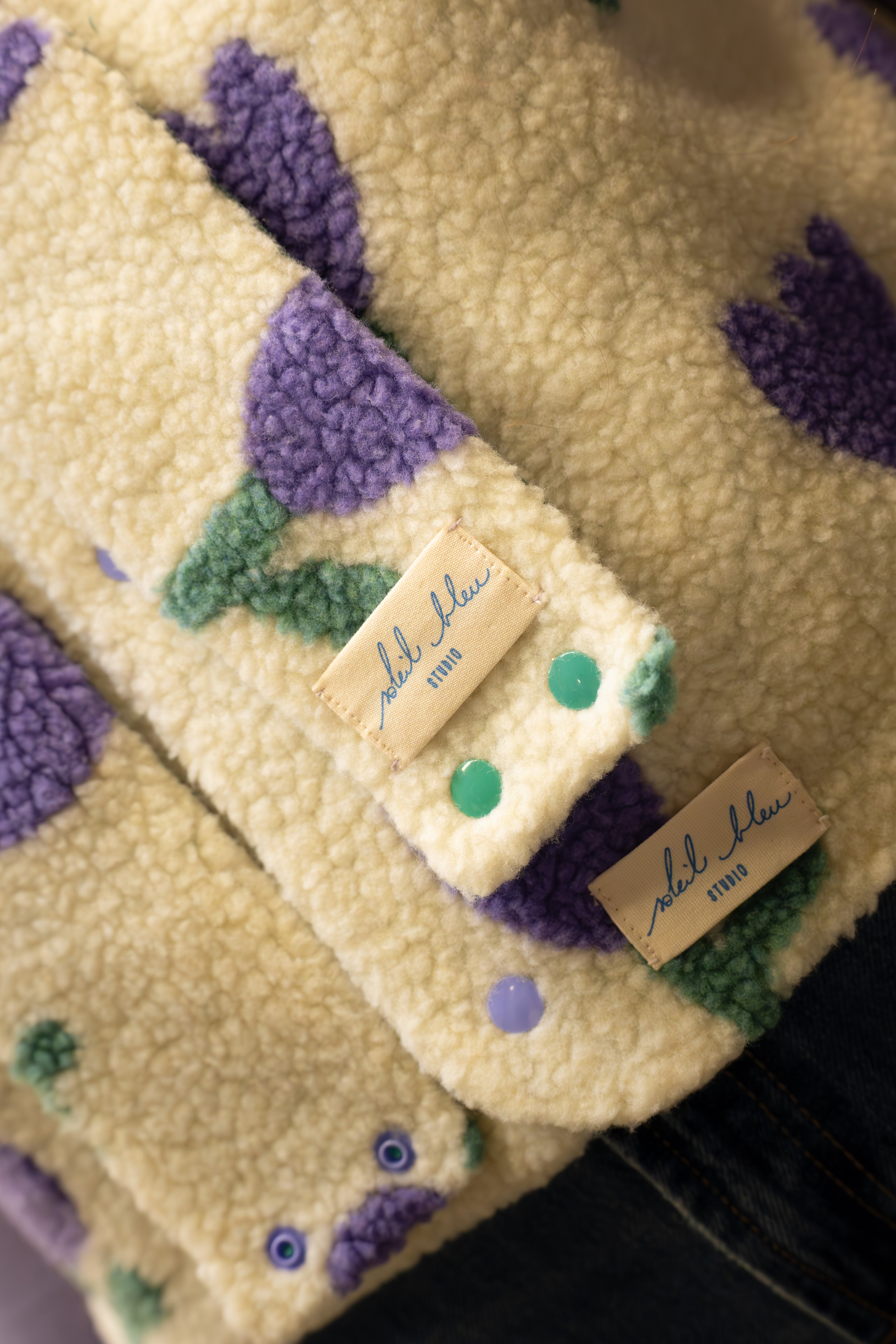 Capuche fleurie mauve